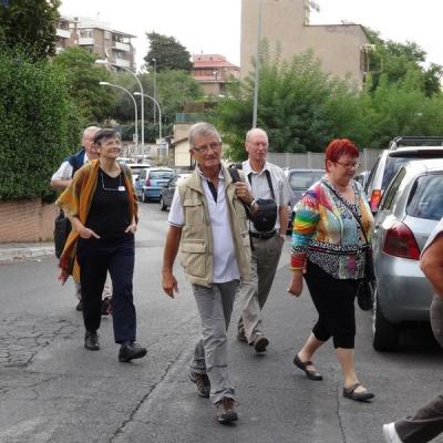 Le bus pour le centre ville attend